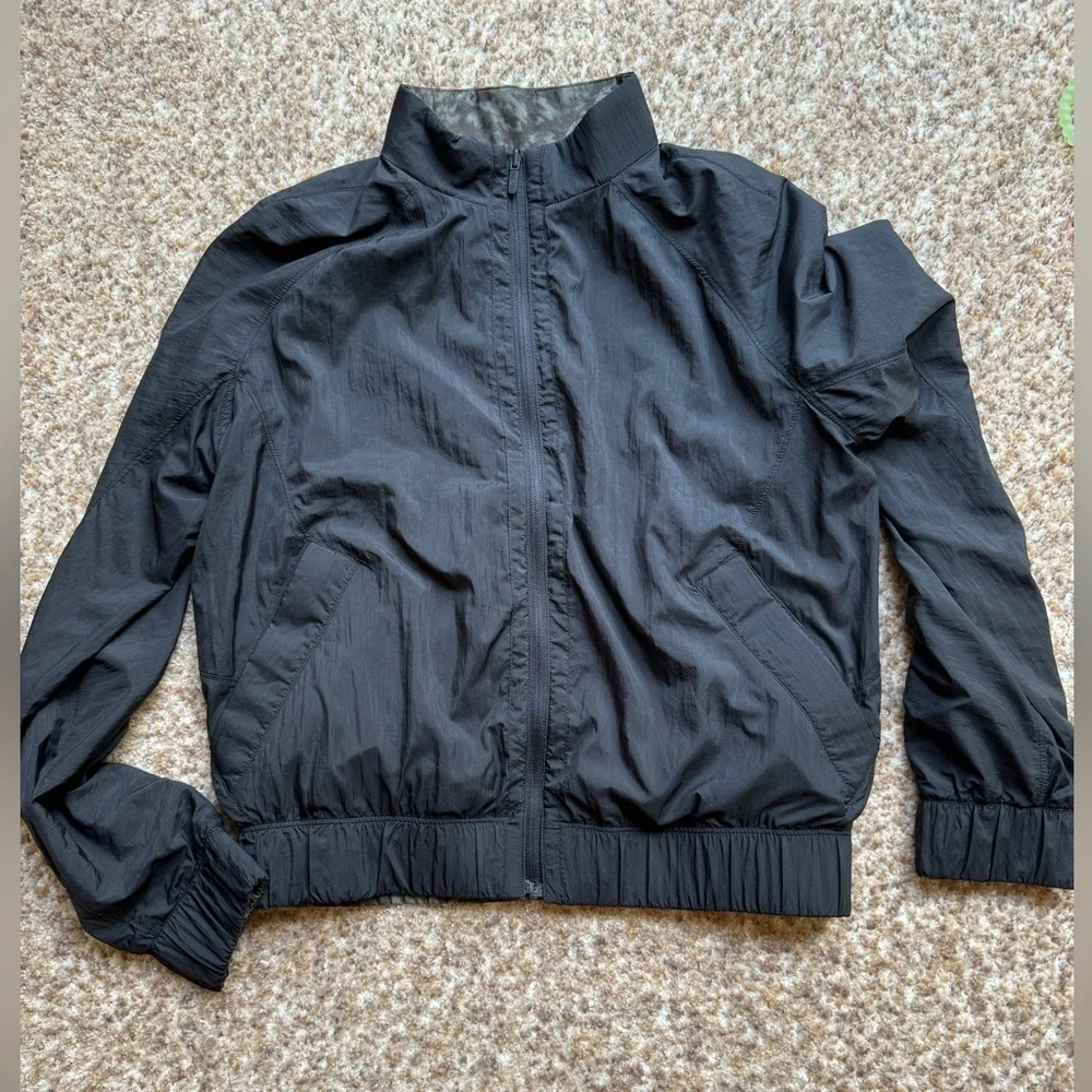 Lululemon Bombs Away Jacket Black/Olive Green Camo Print Reversible Zip Sz 4